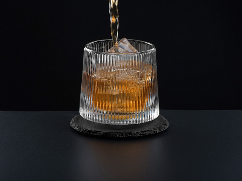 Вращающийся бокал для виски на сланцевом костере Ventura - рис 2.