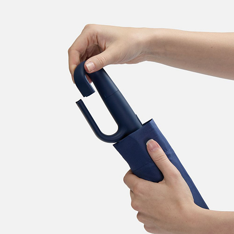 Зонт складной Skymate с УФ-защитой и ручкой-карабином, темно-синий - рис 9.