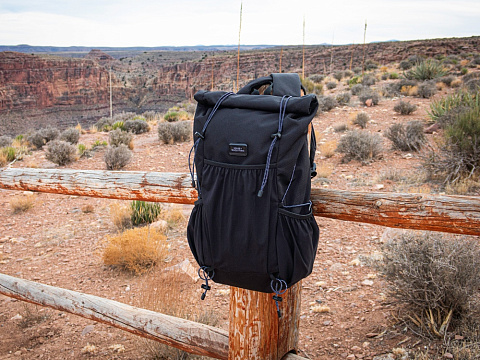 Легкий складывающийся рюкзак-мессенджер Venturer Eco, черный - рис 9.