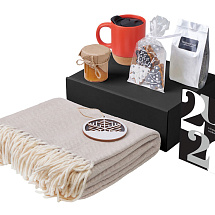 Подарочный набор c пледом, кружкой и вареньем, красный